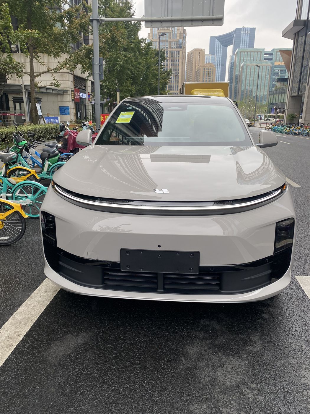 来利国际 MEGA 高压纯电 MPV